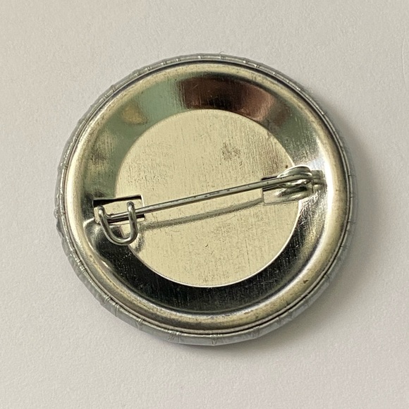 Hard Rockk Cafe 25 Years Button Pin - Picture 3 of 4